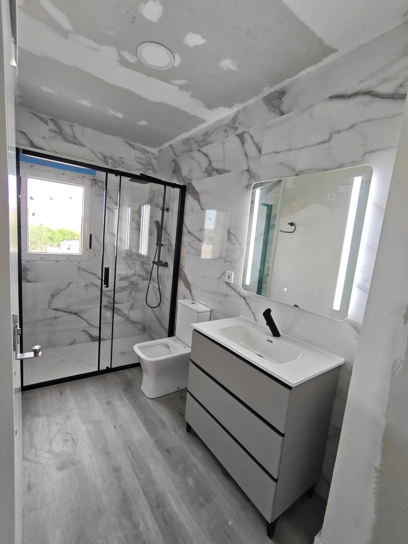 Proyecto 1 · Reforma de baño, resultado después