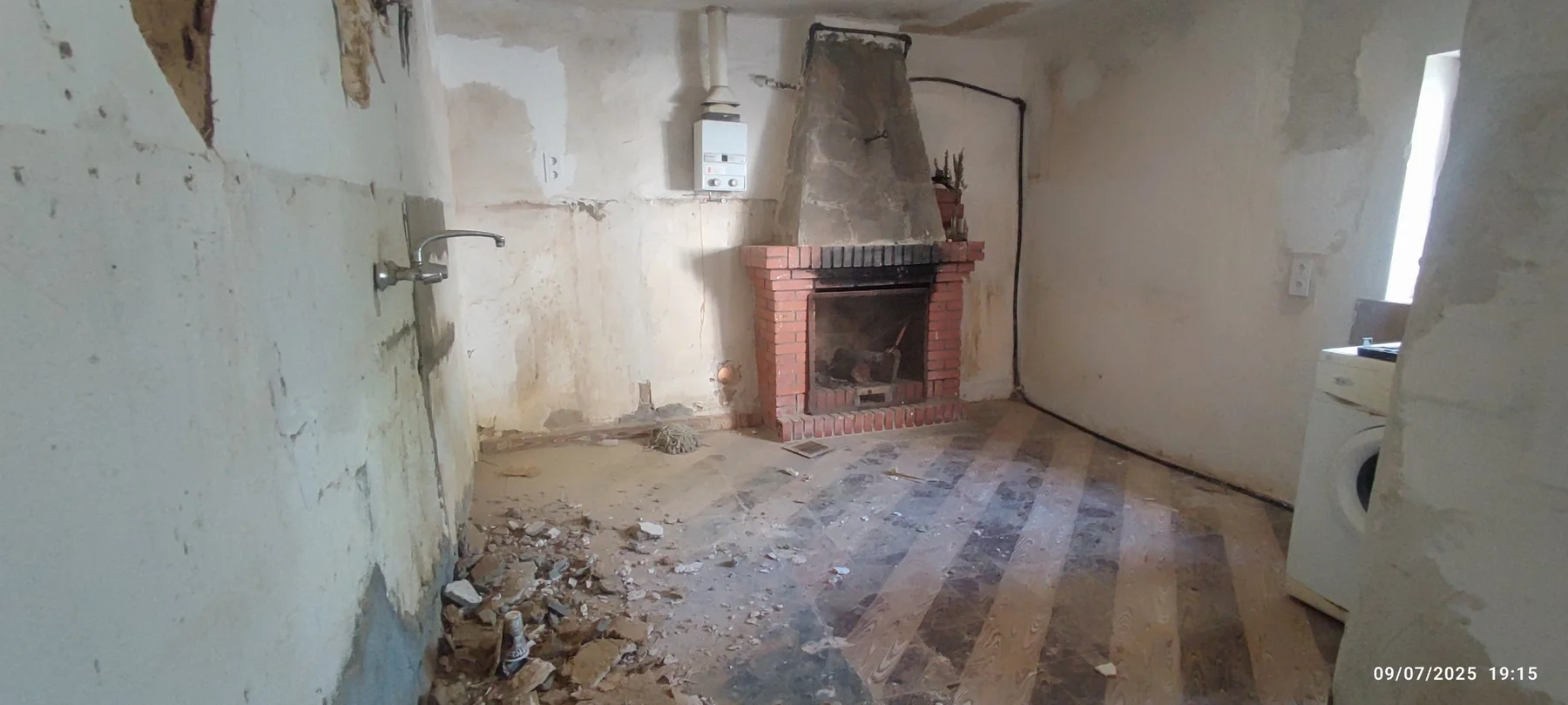 Proyecto 4 · Estancia con chimenea, estado antes